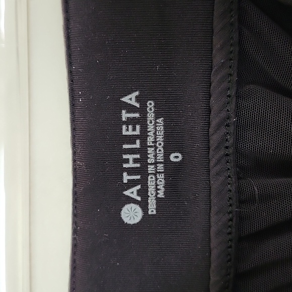 Athleta Trekkie North Shorts, athletic shorts, black, button zip waist, sz 0 - Picture 6 of 12